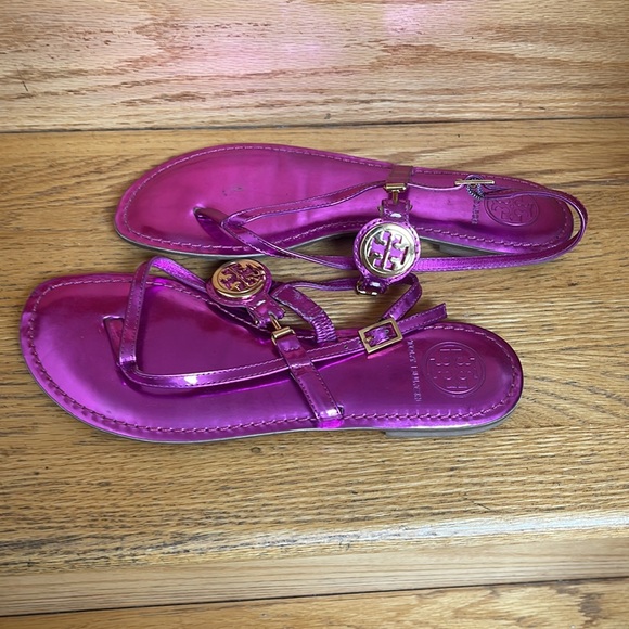 Tory Burch, purple metallic leather sandals with gold logo 7.5 - Picture 4 of 5